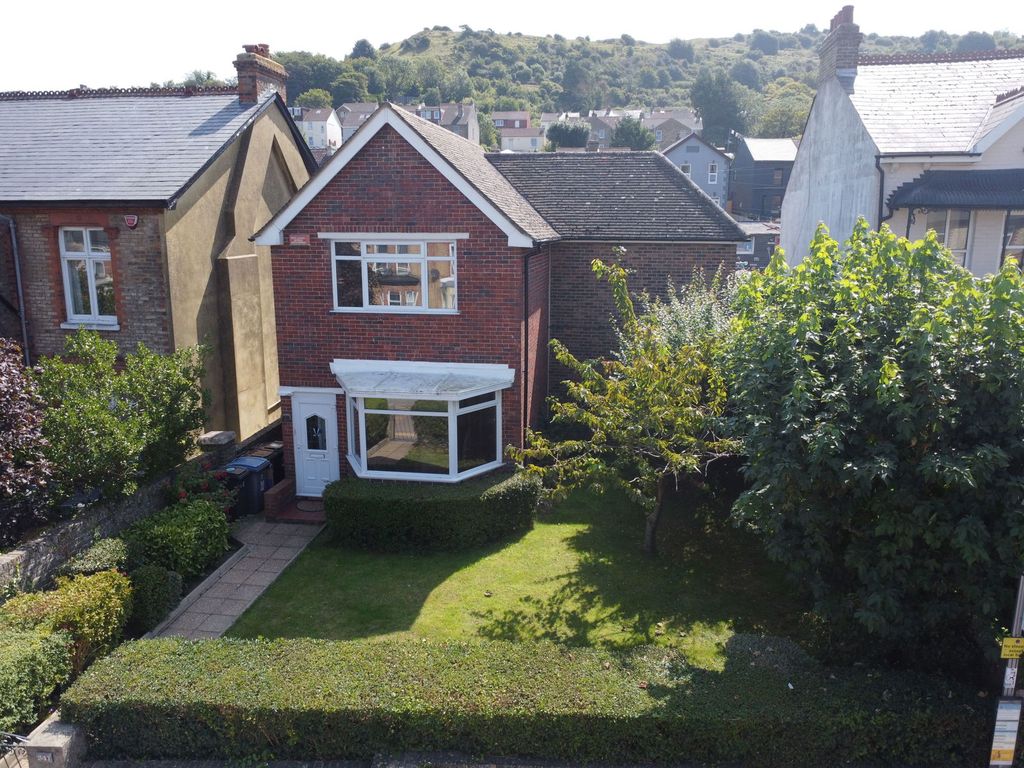 Property photo 2 of 31