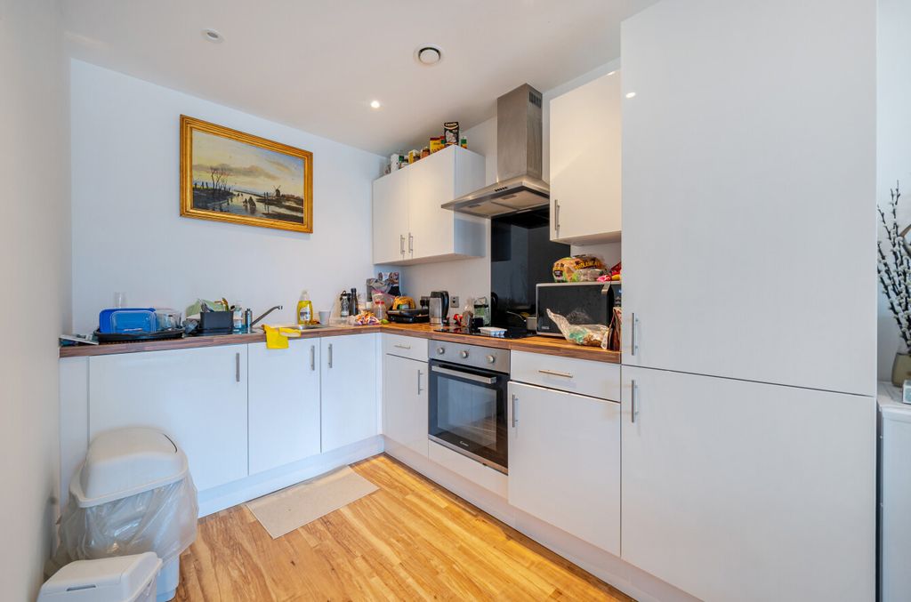 Property photo 2 of 12 1437417-15-69Df87...