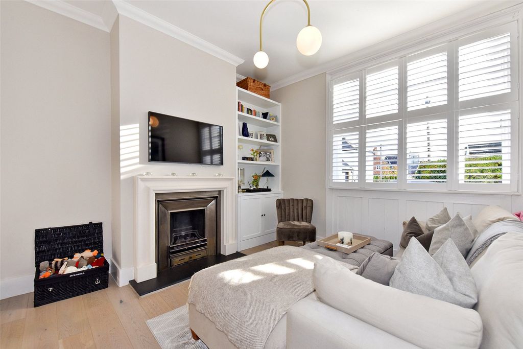 Property photo 2 of 10 Sitting Room