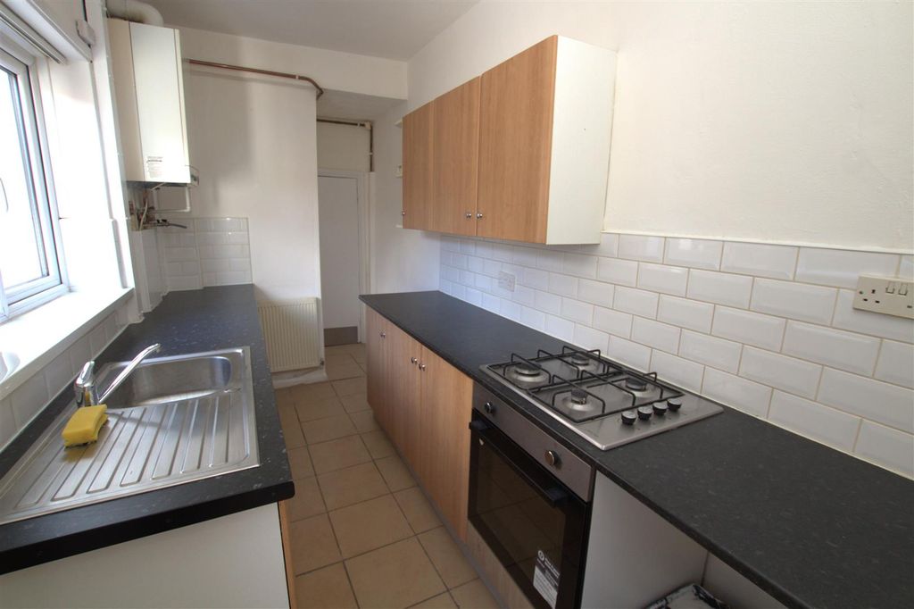 Property photo 3 of 10 Kitchen .Jpg