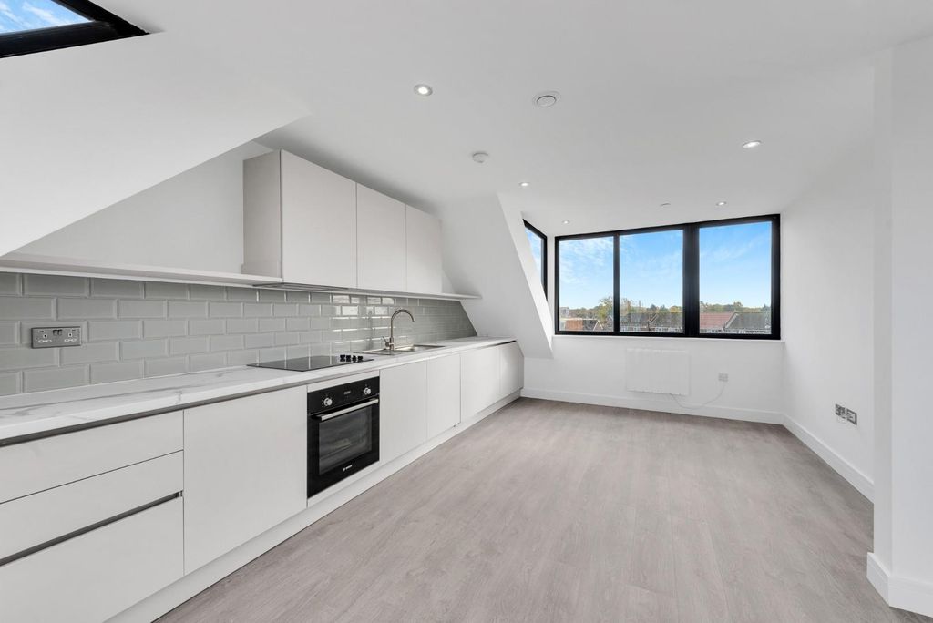 Property photo 2 of 12 Kitchen/Lounge