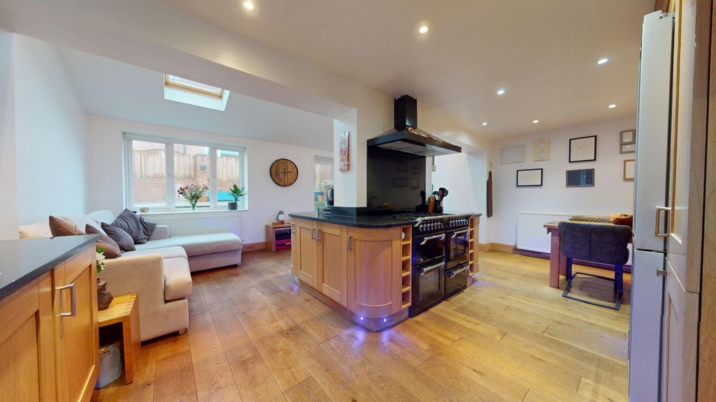 Property photo 2 of 22 4828655