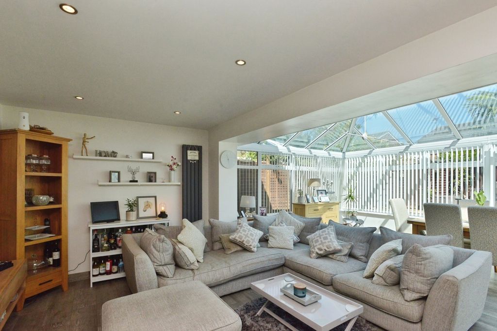 Property photo 2 of 20 Pbox-Img.Jpg