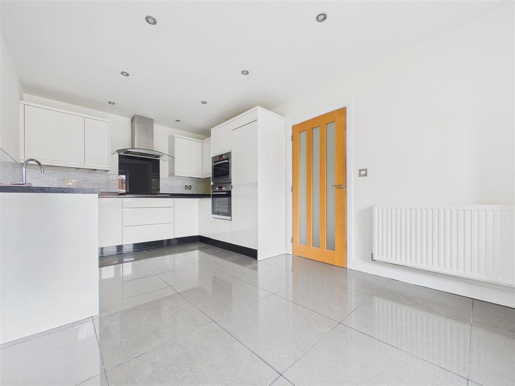 Property photo 2 of 13 Cam01407G0-Pr0097-Still011.Jpg