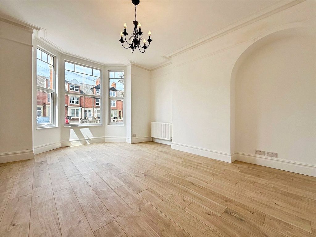 Property photo 3 of 26 Lounge