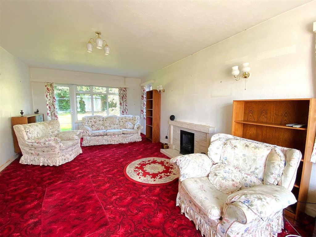 Property photo 3 of 10 14 Millham Close - Lounge1.Jpg