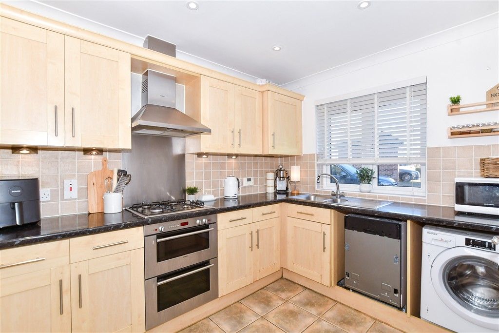 Property photo 3 of 11 Kitchen