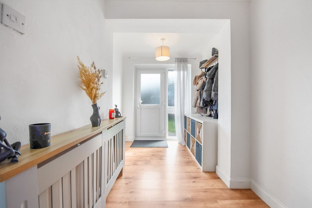 Property photo 3 of 17 4077806