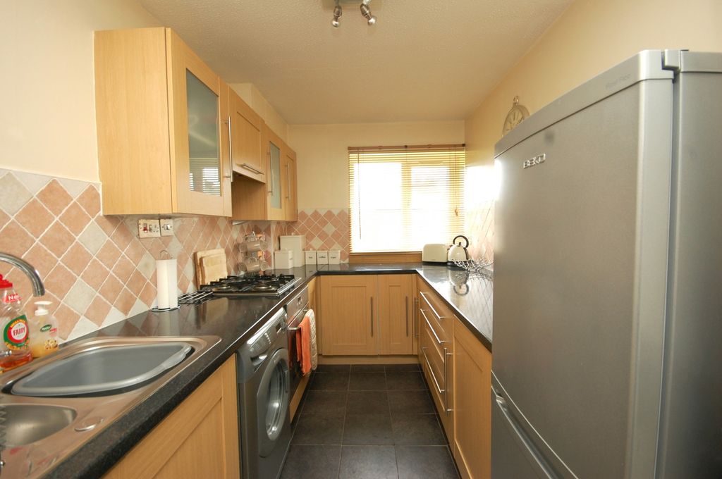 Property photo 3 of 5 Kitchen