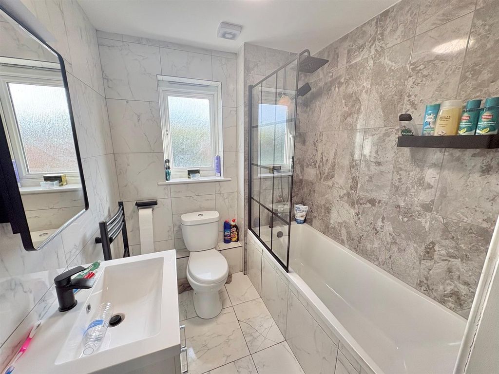 Property photo 1 of 6 Bathroom.Jpg