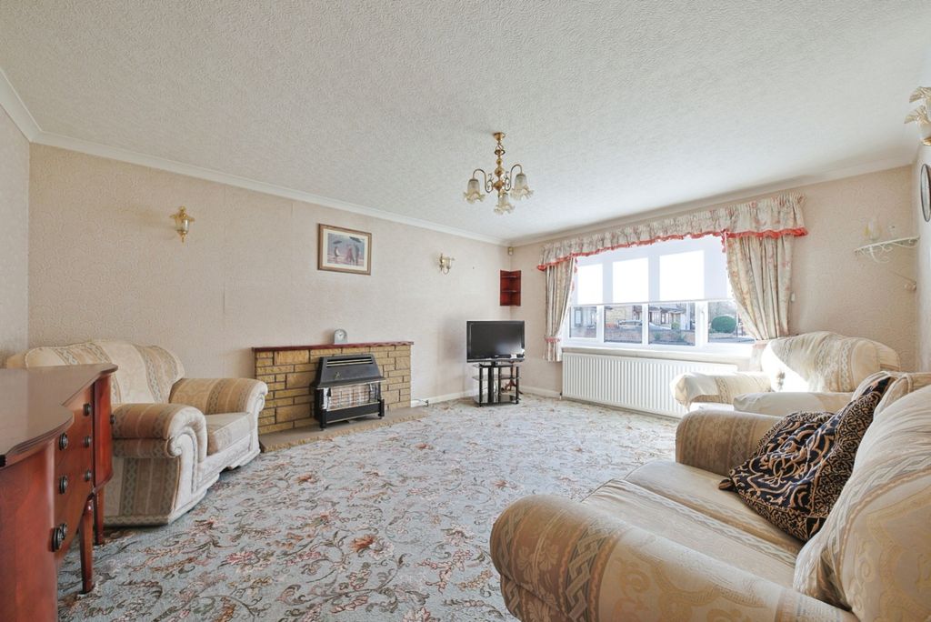 Property photo 2 of 10 3910555