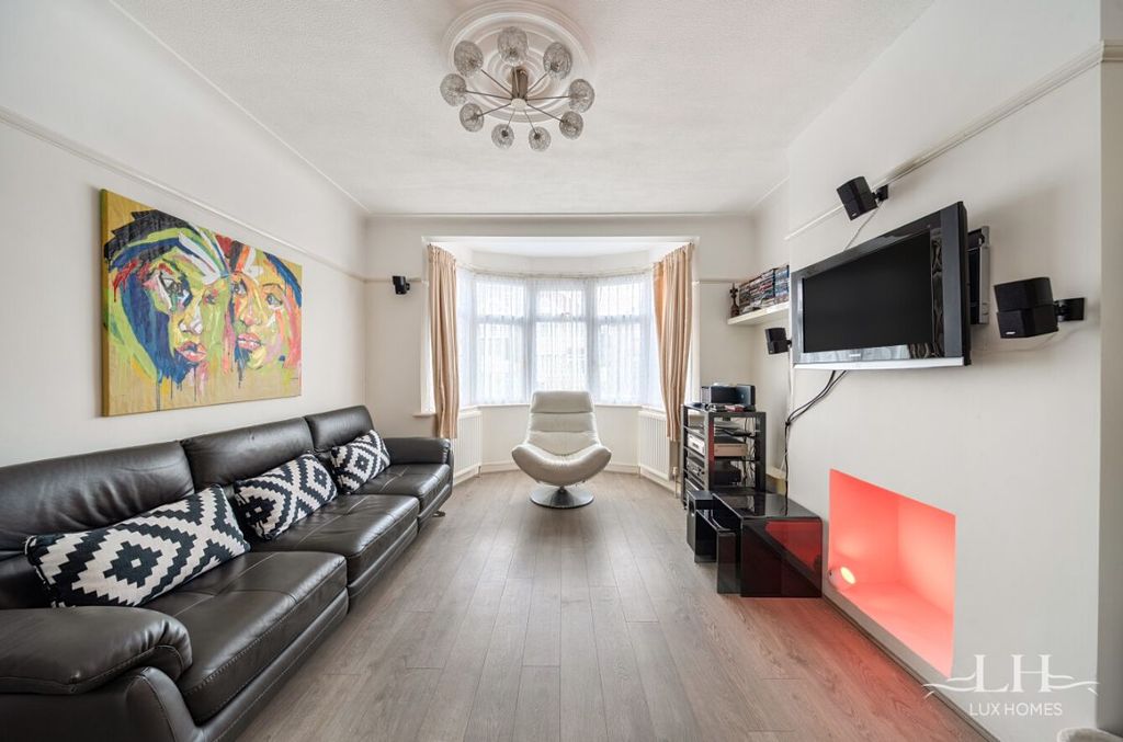 Property photo 2 of 20