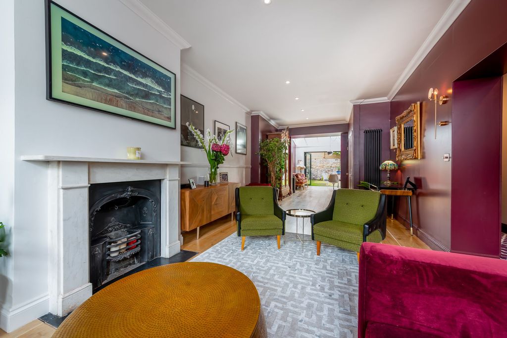 Property photo 2 of 17