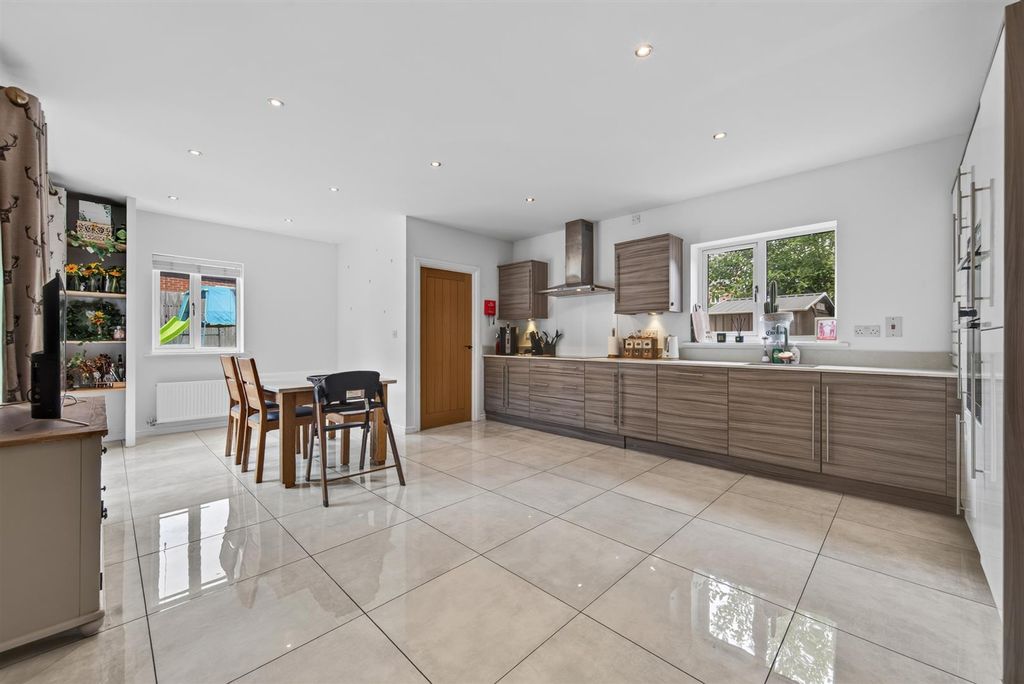 Property photo 3 of 21 14Jenningsclweb35.Jpg