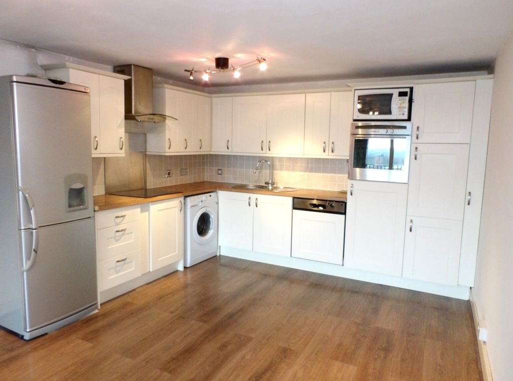 Property photo 1 of 11 Kitchen