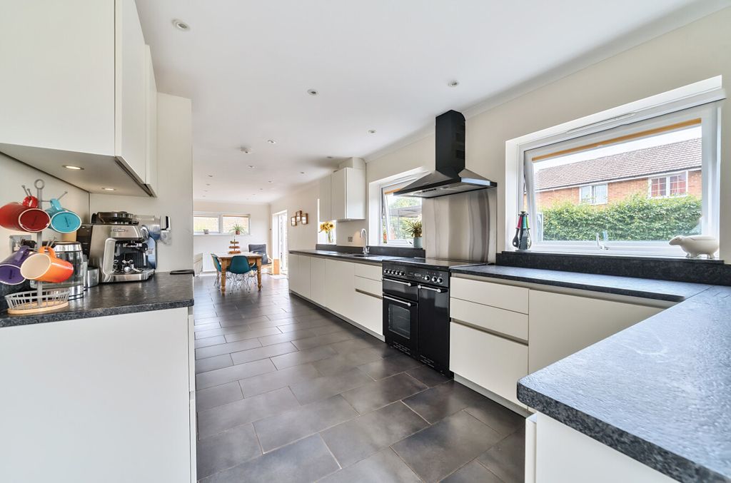 Property photo 2 of 25 1313556-17-685c3d...