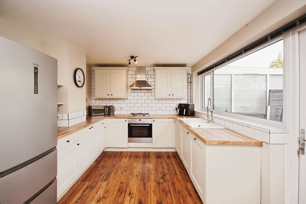 Property photo 2 of 17 Kitchen