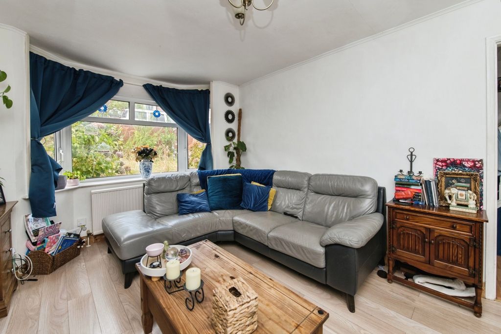 Property photo 3 of 16 Pbox-Img.Jpg