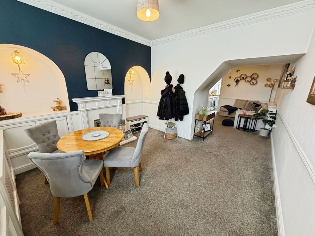 Property photo 2 of 12 Dining Area