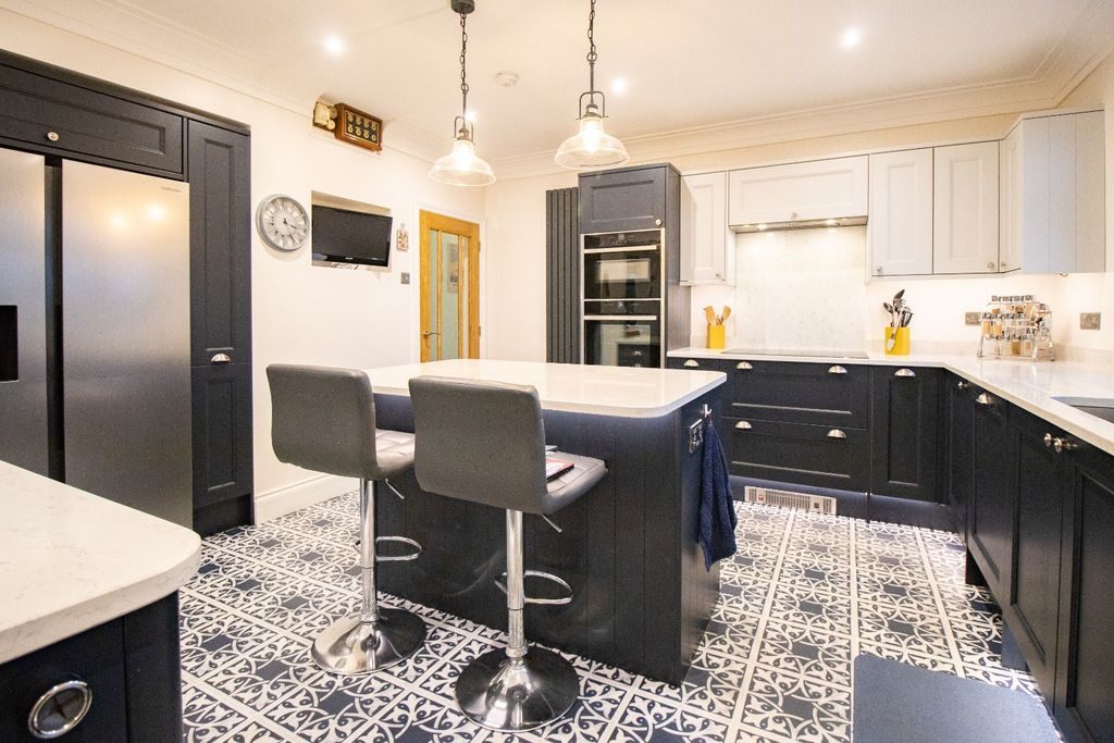 Property photo 3 of 36 3692568