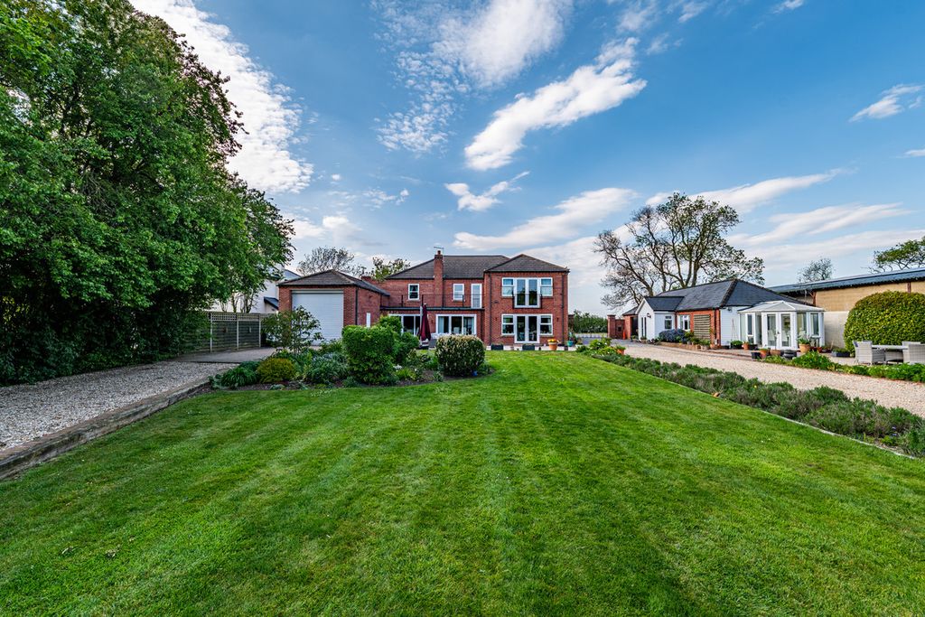 Property photo 1 of 42
