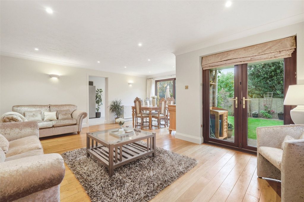 Property photo 3 of 34 Picture No. 25