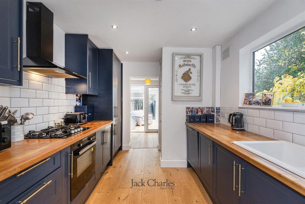 Property photo 3 of 17 60 Mabledon Rd, Tn9 2Tg 005.Jpg