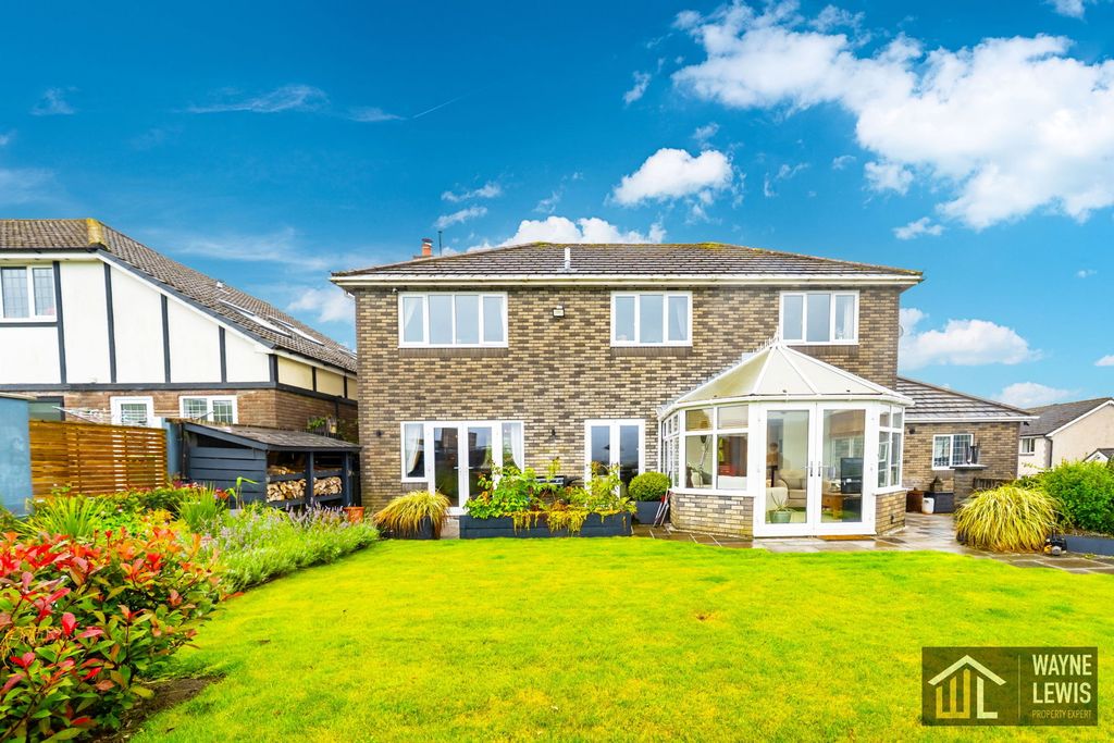Property photo 3 of 64