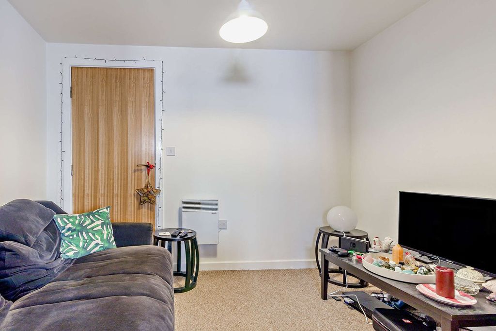 Property photo 2 of 23