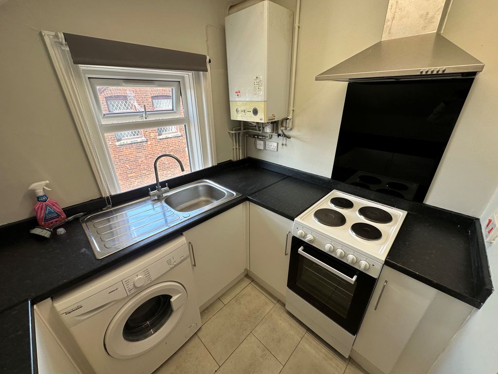 Property photo 3 of 5 Kitchen
