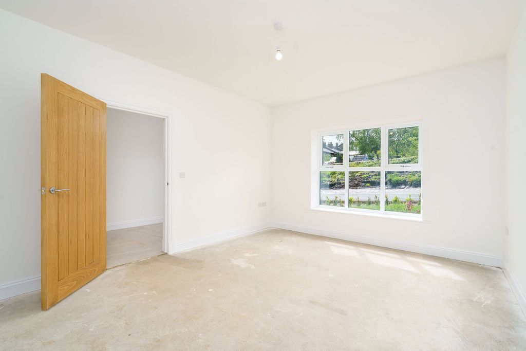 Property photo 3 of 24