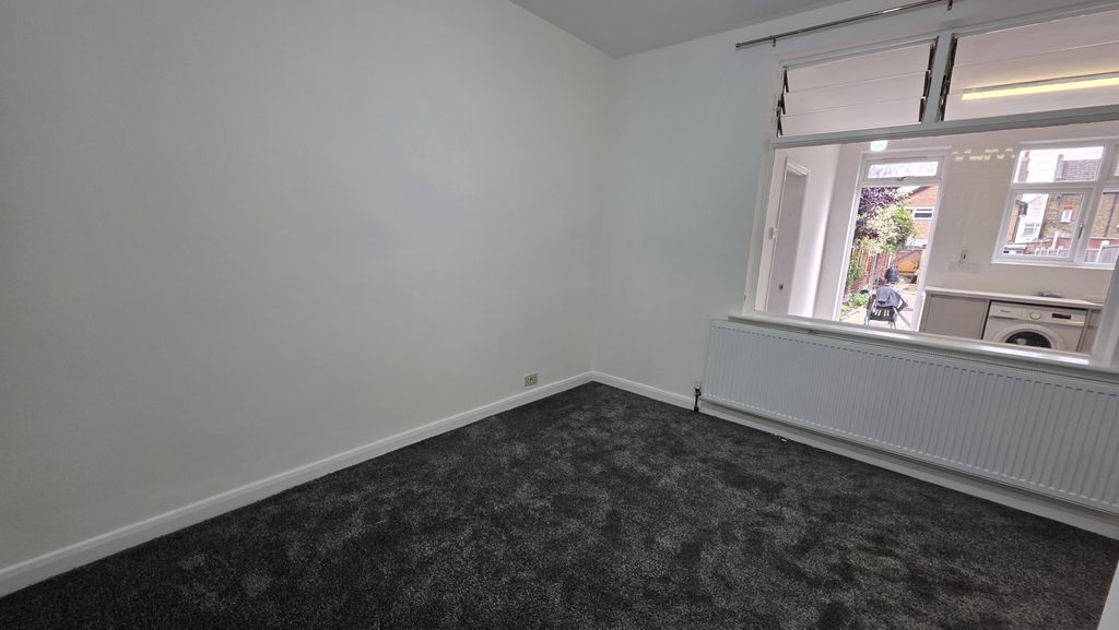 Property photo 3 of 11 Gallery