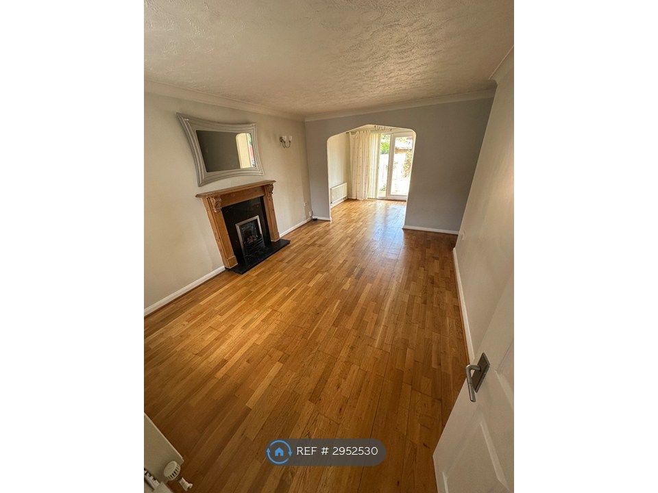 Property photo 3 of 11 Living Room