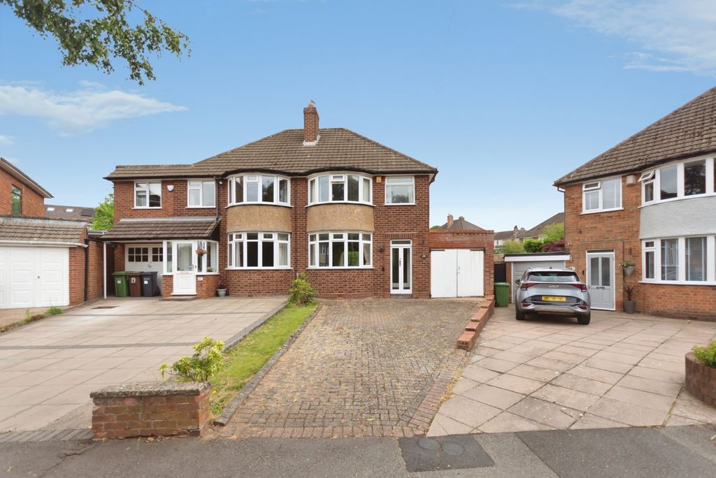 Property photo 1 of 18 Frontage
