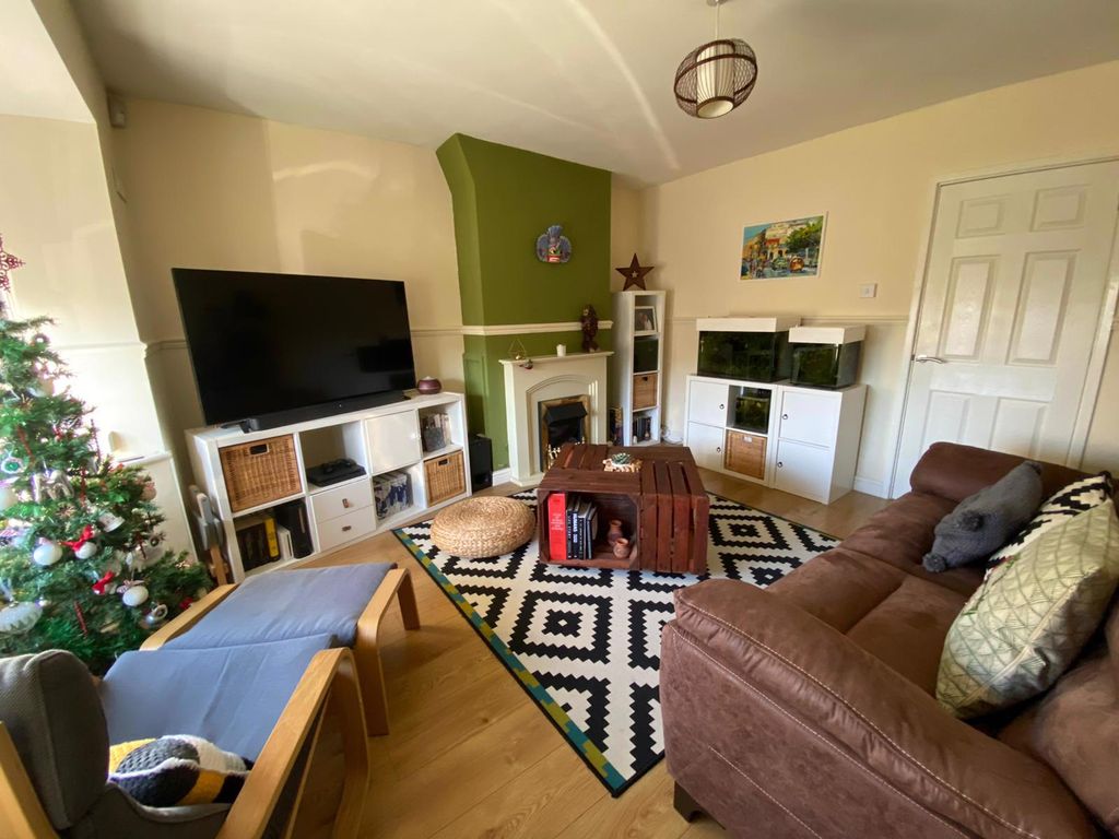 Property photo 1 of 8 Living Room