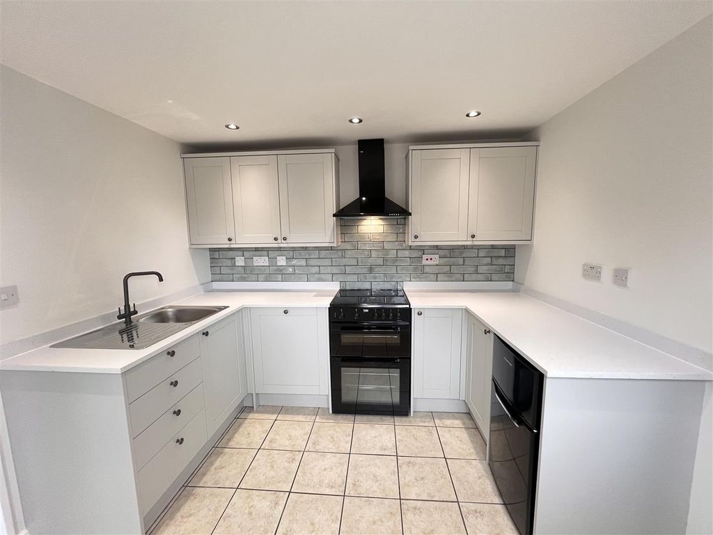 Property photo 2 of 12 Kitchen