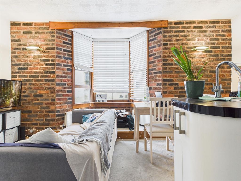 Property photo 1 of 6 Cam04311G0-Pr0085-Still005.Jpg