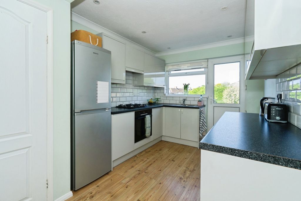 Property photo 3 of 19