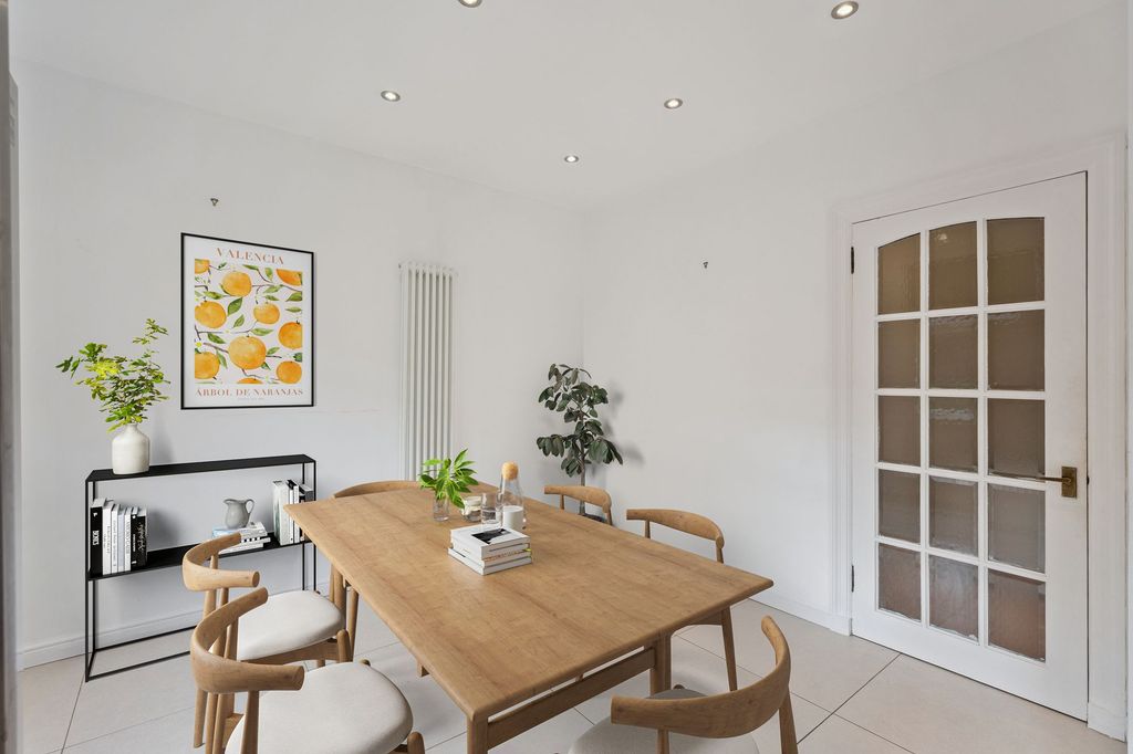 Property photo 2 of 33