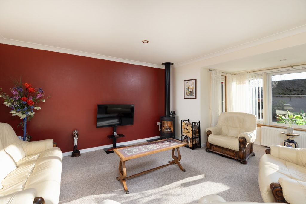 Property photo 2 of 26