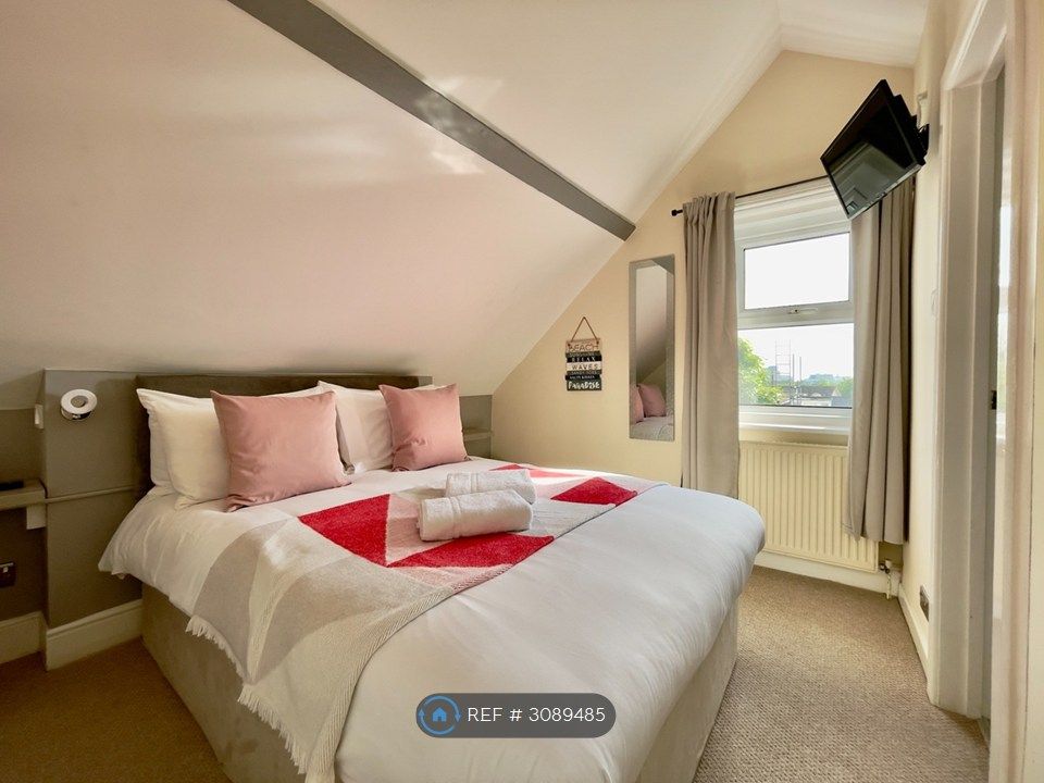 Property photo 3 of 9 Room 11