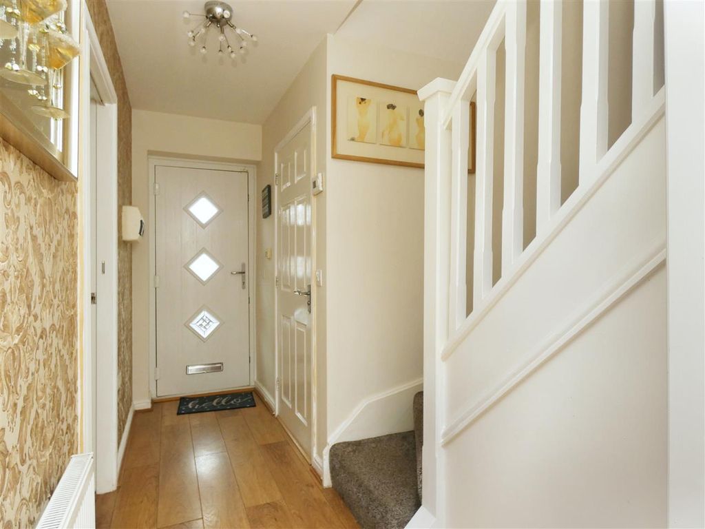 Property photo 3 of 17 Entrance Hall