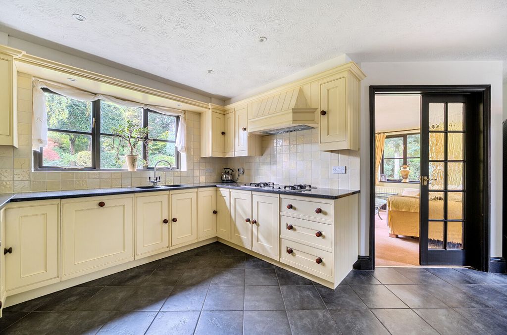 Property photo 2 of 32 1364716-12-68F22E...