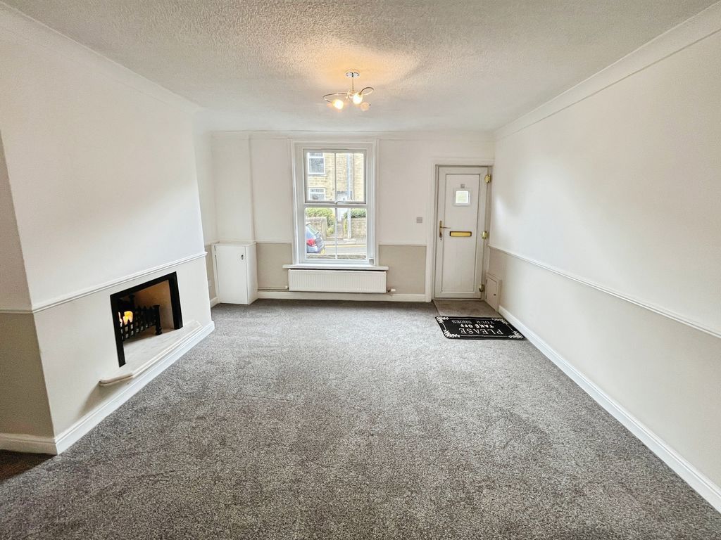 Property photo 2 of 11 Lounge