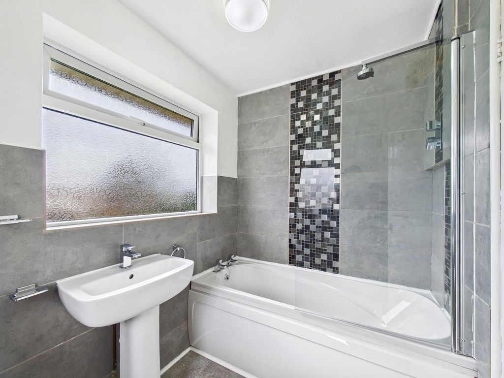 Property photo 2 of 14 Bathroom