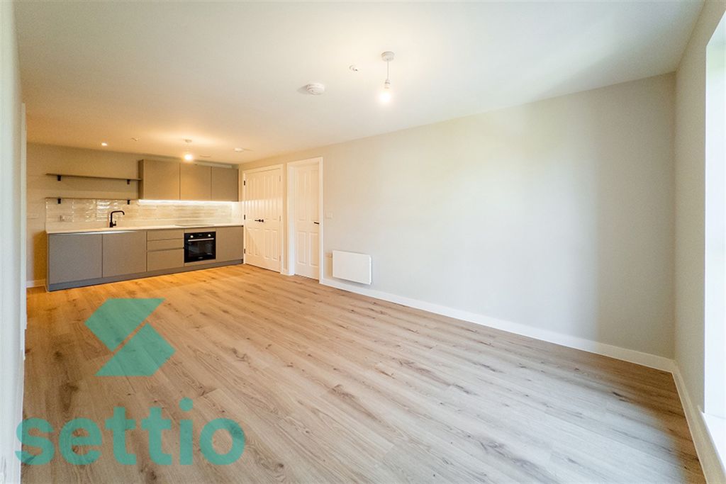 Property photo 2 of 13 (Main)