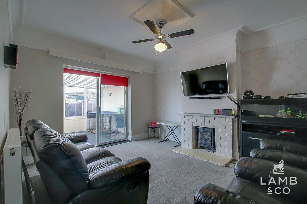 Property photo 2 of 11