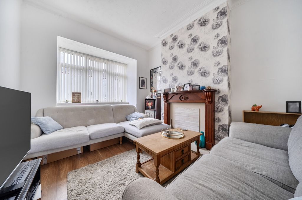 Property photo 2 of 13 1405941-8-6981d2d86A569