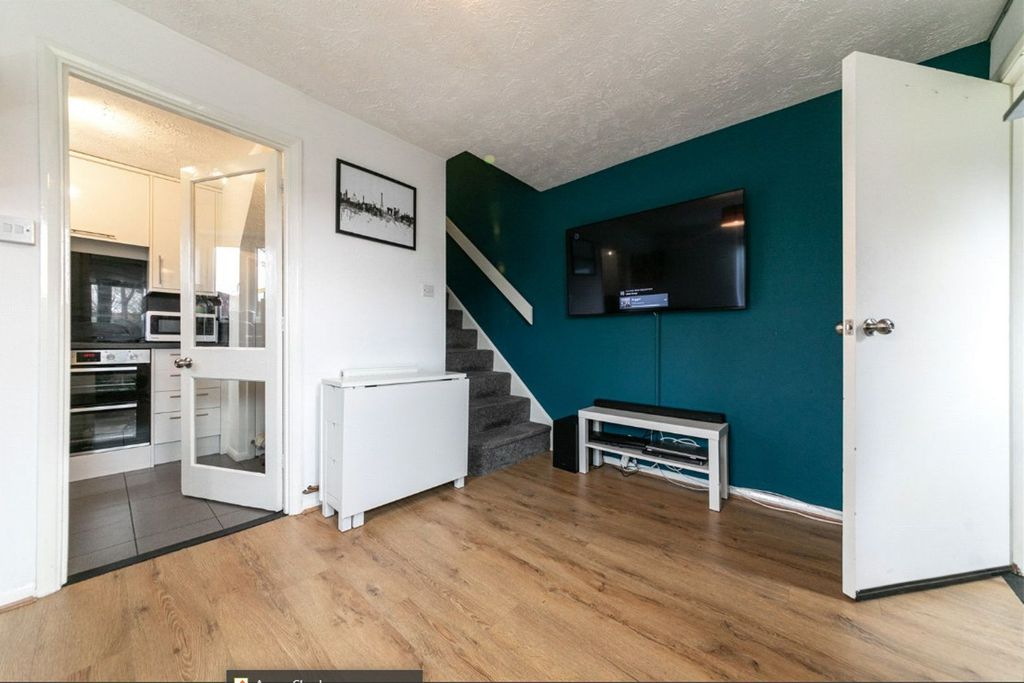 Property photo 2 of 12 Lounge