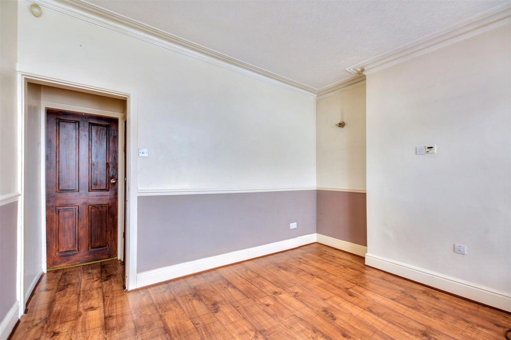 Property photo 3 of 17 Living Room